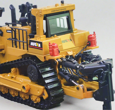 Realistic 1:50 diecast bulldozer toy on white background
Yellow metal bulldozer model with detailed scoop
Mini construction bulldozer toy for kids and collectors
Side view of zinc alloy bulldozer toy