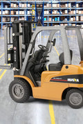 1:50 Diecast Construction Forklift Truck Toy - Side View
Diecast Forklift Model 2017T Lifting Action Display
Realistic Yellow Construction Forklift Diecast Toy
Front View of Metal Forklift Truck Toy for Kids
Collectible Forklift Construction Vehicle with Movable Forks