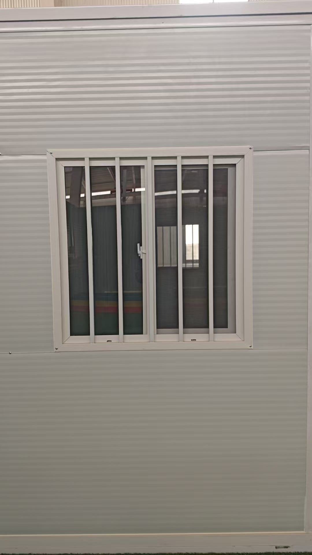 Exterior Image: Portable 19 FT Folding Insulated Container Office with Lockable Door – Outdoor View

Interior Image: Inside View of Modular Prefab Cabin Office with Window and Electrical Plug

Folded View: Foldable Prefab Container for Easy Transport and Setup

Setup Process: Step-by-step Setup of 19 FT Folding Steel Container Office

Multiple Angles: Various Views of the Portable Modular Work Cabin