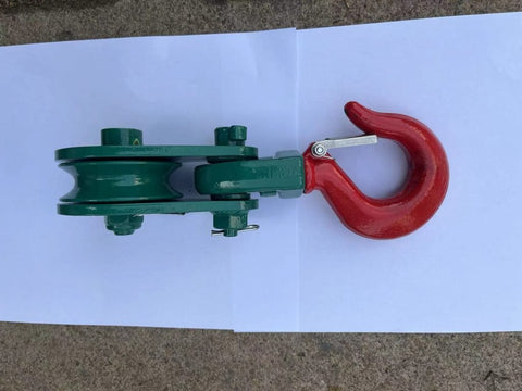 Green snatch block with steel hook

2-ton snatch block pulley close-up

4-ton heavy-duty snatch block for winching

8-ton recovery pulley block with hook

Winch pulley being measured

Towing snatch block in off-road use