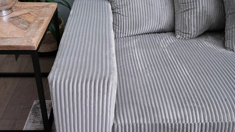 2-Piece Corduroy Sectional Sofa in Dark Gray – Front View

Compact Gray Sectional Sofa with Ribbed Upholstery

Minimalist Living Room Sofa Set – 2-Piece Corduroy

Small Space Sofa with Soft Corduroy Fabric

Modern Two-Piece Sectional in Light Gray Finish