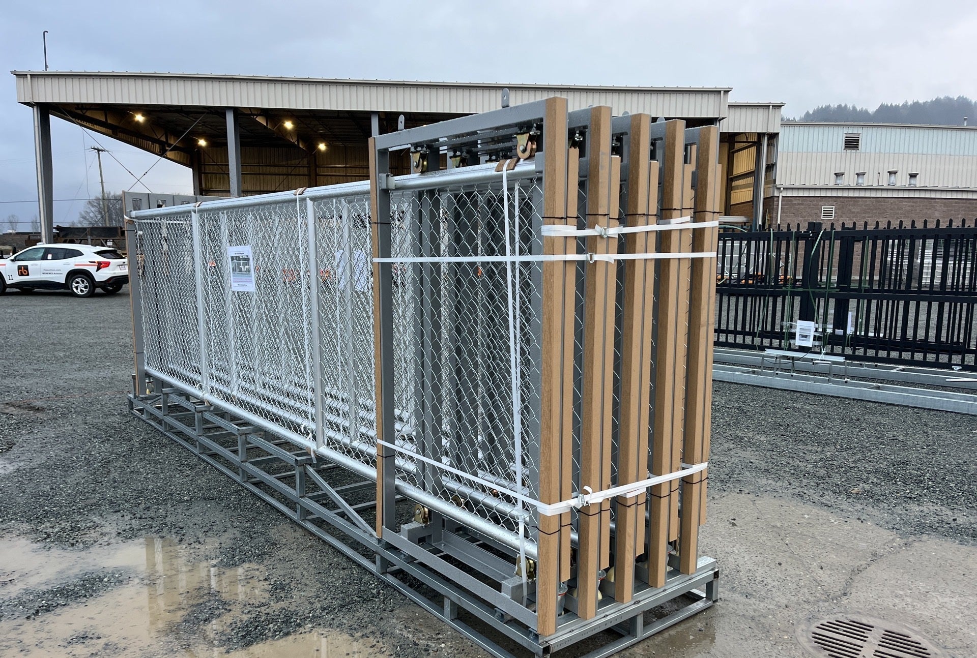 20 FT sliding chain link driveway gate – side view

Heavy-duty metal fence gate for wide driveway

SFSG20F driveway gate with chain link mesh design

Sliding gate installed in residential lot

Industrial security gate with chain link fencing