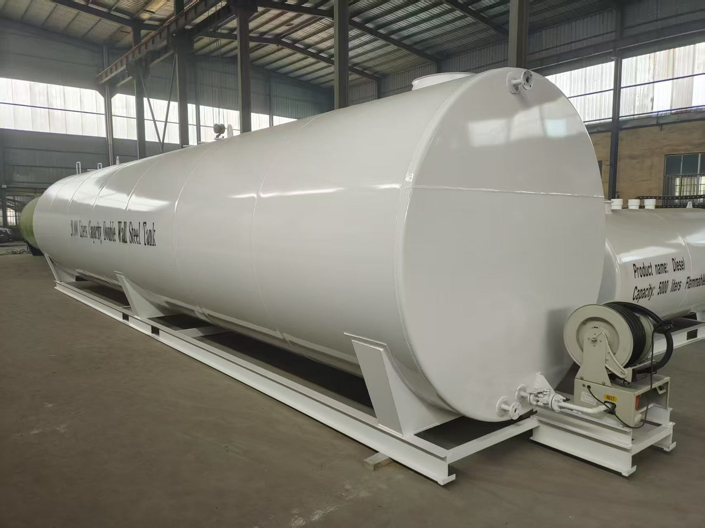 Skidded double wall 20,000L fuel tank with electric pump
40,000L fuel tank with ladder and hose reel for diesel or gas
Commercial double wall fuel tank with 50 ft pump hose