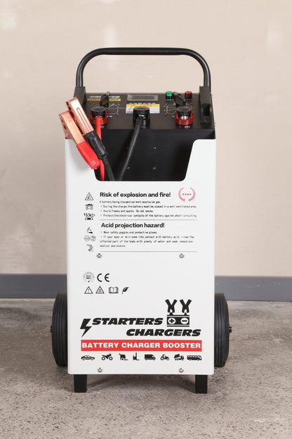 220V battery booster with wheels and handle ��� Model F3500A
Quick start charger for 12V and 24V truck batteries
Heavy-duty battery booster with air cooling
Front panel view of F3500A booster c