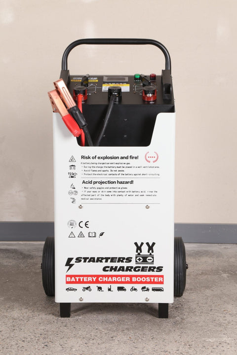 220V battery booster with wheels and handle ��� Model F3500A
Quick start charger for 12V and 24V truck batteries
Heavy-duty battery booster with air cooling
Front panel view of F3500A booster c