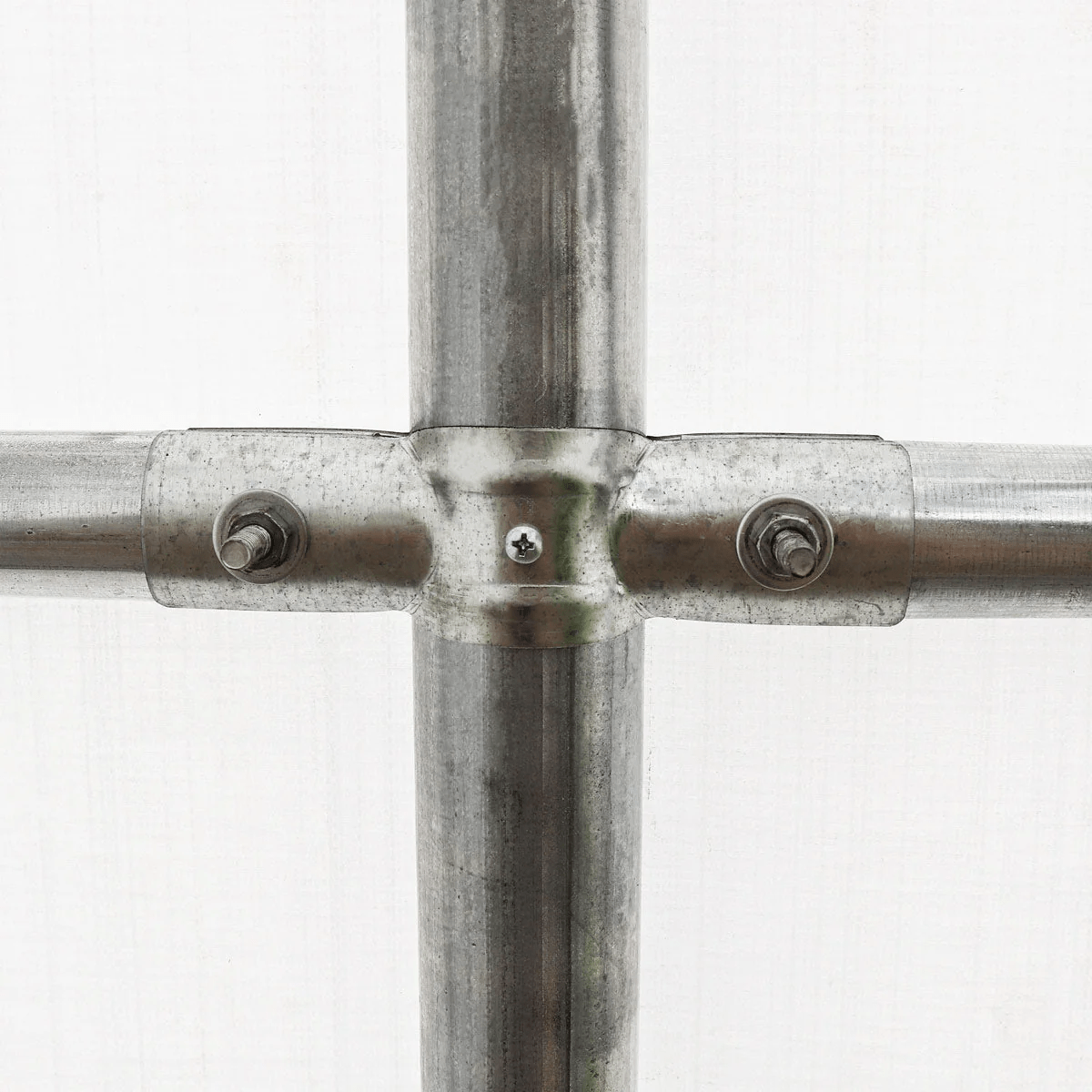 Connection detail of trussed steel tubing used in straight-wall steel buildings