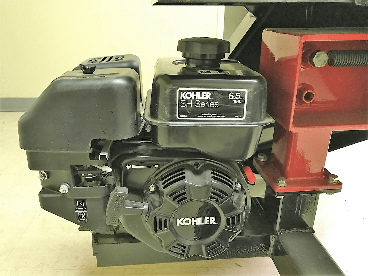 34 TON KINETIC LOG SPLITTER WITH 6.5 HP KOHLER ENGINE - Yard Machines with | Sold by Uncle Wiener's Wholesale