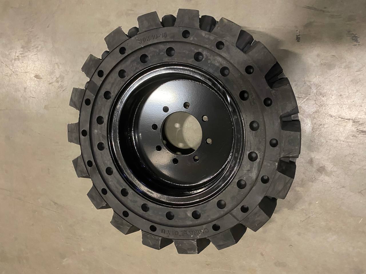 Solid R4 Flat-Free Skid Steer Tire with Pre-Mounted Rim

Close-Up of Heavy-Duty Tread Design on Skid Steer Tire

Flat-Free 12x16.5 R4 Tire for Construction Equipment

10x16.5 R4 Solid Skid Steer Tire with Bolt-On Rim

Skid Steer Tires Ready for Installation