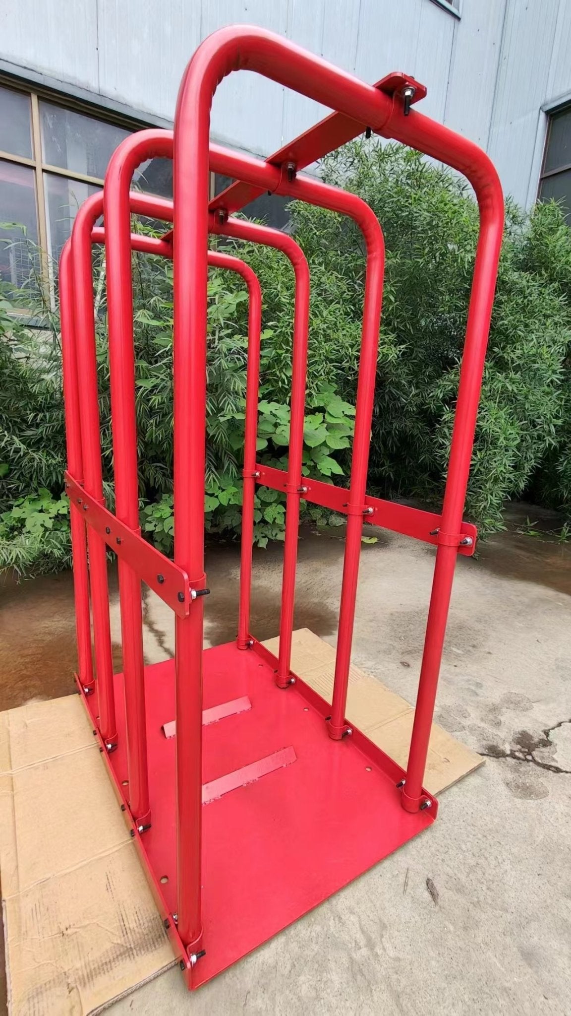 4-bar steel tire inflation safety cage for truck tires
Heavy-duty tire inflation cage red powder-coated finish
Truck and bus tire safety cage with 4-bar system
Inflation safety cage with open access door for truck tires
