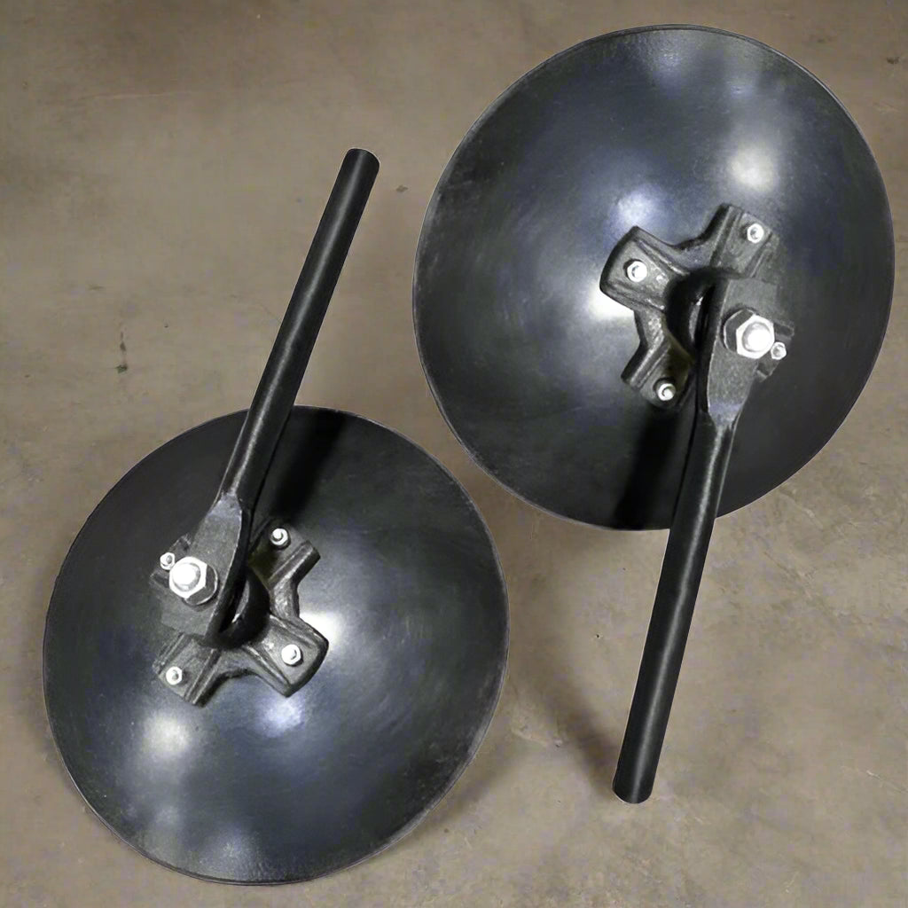 4 FT disc harrow garden tiller with 14” notched discs – black steel frame
Pull-behind disc tiller with 3-point hitch connection – 43-inch width
Field Tuff disc harrow tiller attachment for Category 1 tractors
Close-up of notched disc blades and angled shaft for deep tilling