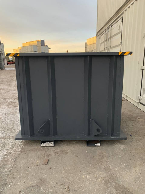 “4-yard steel scrap bin with forklift pockets”

“Heavy-duty metal debris dump box for recycling”

“Industrial black powder-coated dump container”

“Side view of steel debris bin – 4 yard capacity”