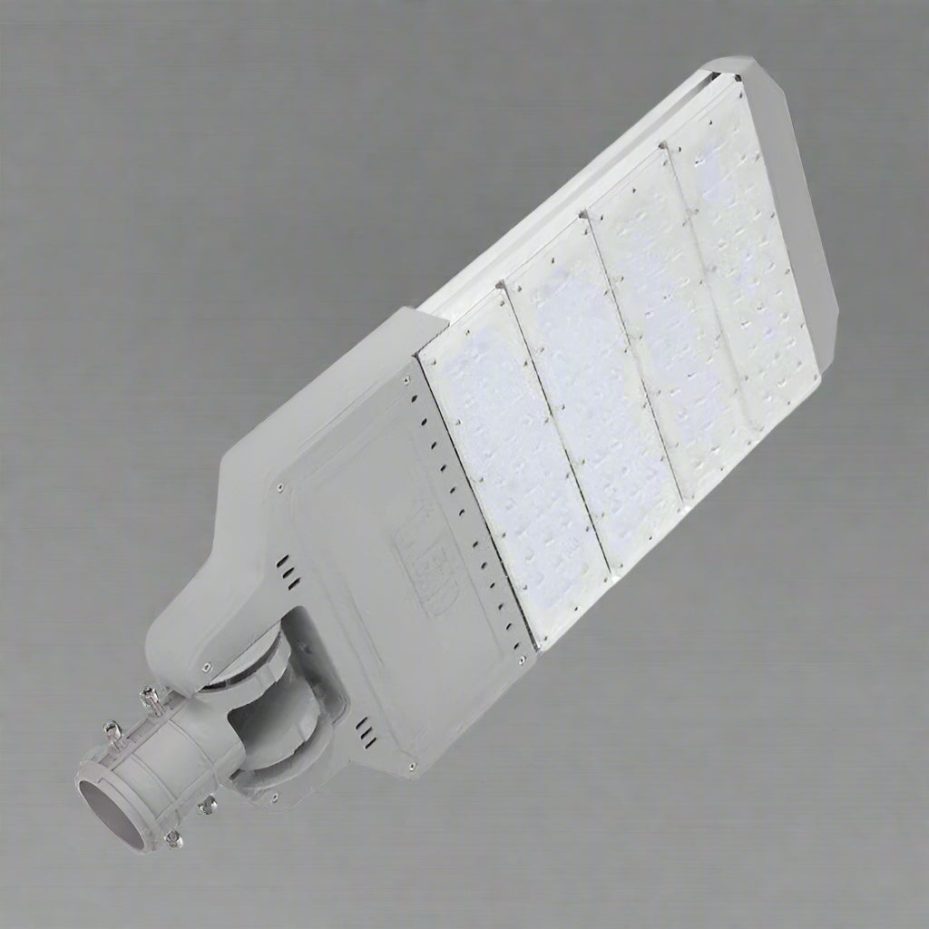 400W LED street light IP65 waterproof housing
600W high lumen yard light adjustable mounting
Gray outdoor LED security light fixture close-up
Side view of LED light with heat sink fins
Daylight white LED floodlight for outdoor use