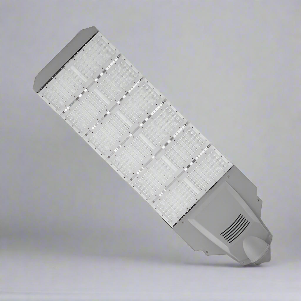 400W LED street light IP65 waterproof housing
600W high lumen yard light adjustable mounting
Gray outdoor LED security light fixture close-up
Side view of LED light with heat sink fins
Daylight white LED floodlight for outdoor use