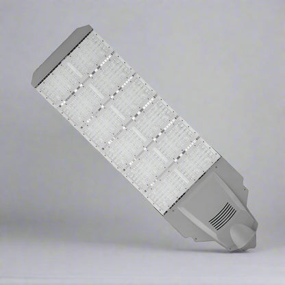 400W LED street light IP65 waterproof housing
600W high lumen yard light adjustable mounting
Gray outdoor LED security light fixture close-up
Side view of LED light with heat sink fins
Daylight white LED floodlight for outdoor use