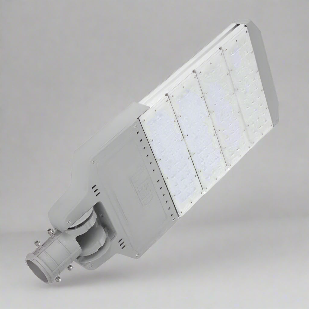400W LED street light IP65 waterproof housing
600W high lumen yard light adjustable mounting
Gray outdoor LED security light fixture close-up
Side view of LED light with heat sink fins
Daylight white LED floodlight for outdoor use