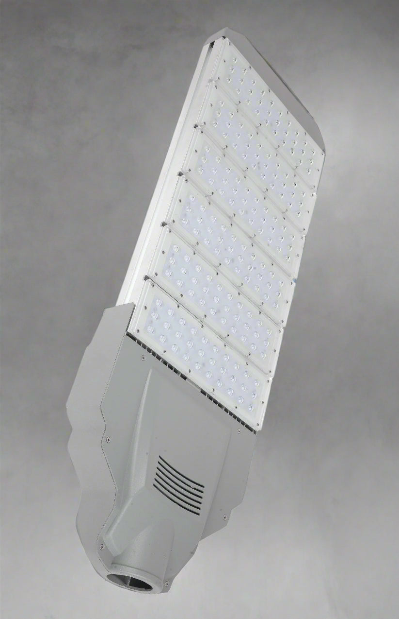 400W LED street light IP65 waterproof housing
600W high lumen yard light adjustable mounting
Gray outdoor LED security light fixture close-up
Side view of LED light with heat sink fins
Daylight white LED floodlight for outdoor use