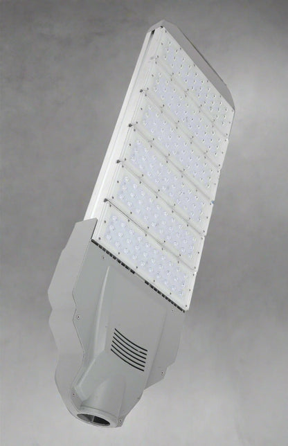 400W LED street light IP65 waterproof housing
600W high lumen yard light adjustable mounting
Gray outdoor LED security light fixture close-up
Side view of LED light with heat sink fins
Daylight white LED floodlight for outdoor use
