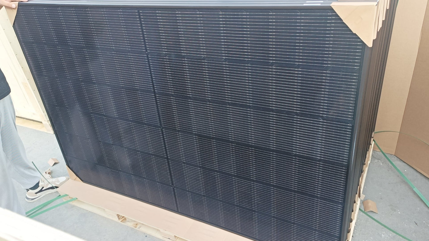 Front view of 440W bifacial solar panel with dual glass

All-black high-efficiency solar panel for residential rooftops

440W solar panel with monocrystalline silicon cells

Bifacial solar panel with MC4 connectors

Backside view of dual glass solar module for off-grid use