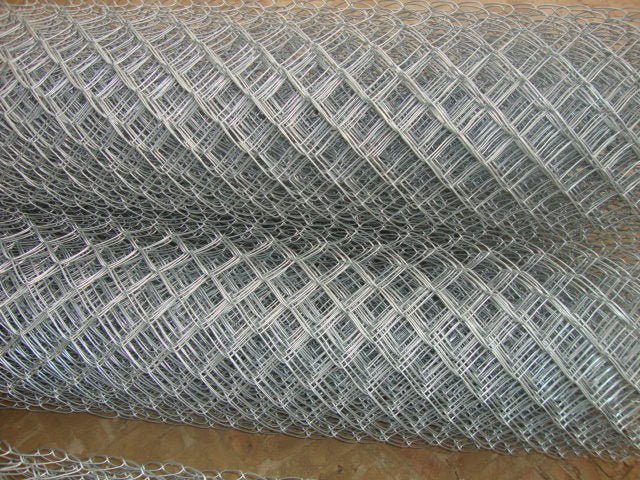 Close-up of galvanized chain link fencing roll

Installed Class 1 chain link fence for residential use

11 gauge steel wire mesh fencing detail

Chain link fence with metal posts on concrete

Heavy-duty galvanized fence roll packaging