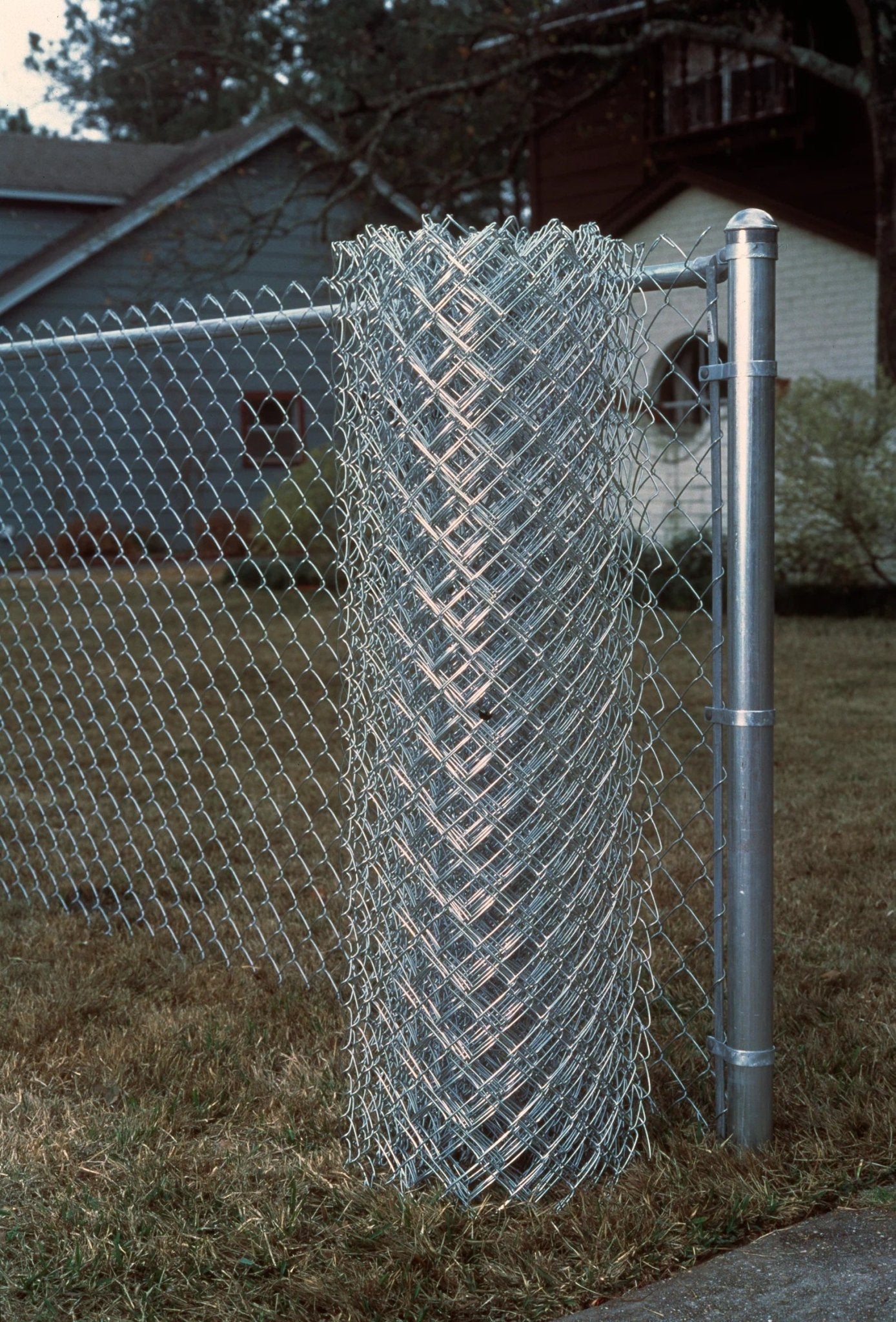 Close-up of galvanized chain link fencing roll

Installed Class 1 chain link fence for residential use

11 gauge steel wire mesh fencing detail

Chain link fence with metal posts on concrete

Heavy-duty galvanized fence roll packaging