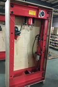 Included arbor plates for hydraulic press operations