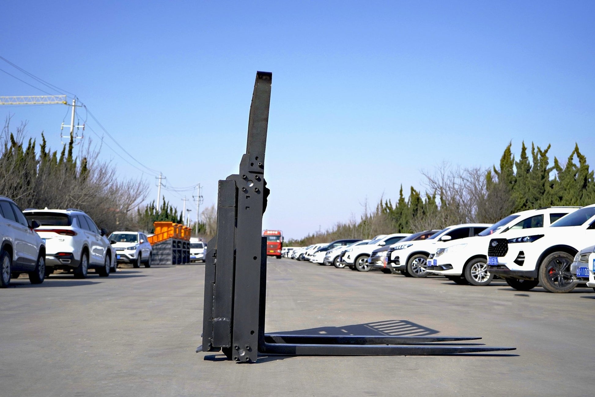 Side view of 5000 lb side shift pallet forks for skid steer

Heavy-duty hydraulic pallet fork with side shift mechanism

Pallet fork attachment mounted on forklift outdoors

Black steel frame skid steer pallet forks with side shift

Industrial pallet forks for warehouse and yard use