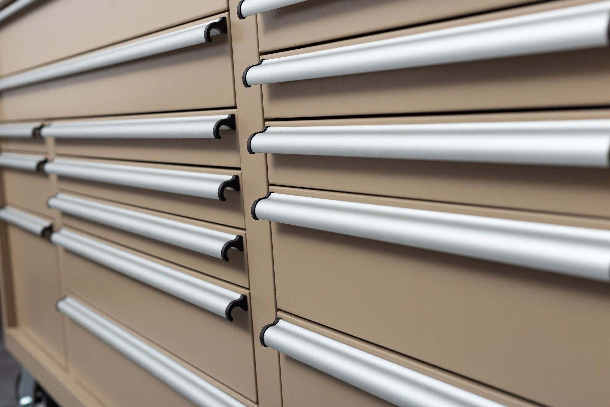 6 FT 17 DRAWER FATBOY TOOL BENCH WORKBENCH WITH POWER & USB - with Desert Sand | Sold by Uncle Wiener's Wholesale