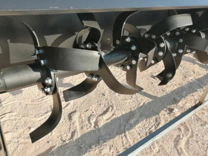 6 FT Skid Steer Rototiller Attachment – Side View
Hydraulic Rotary Tiller Cultivator for Skid Steer Loaders
Heavy-Duty Garden and Soil Tiller Attachment
507 lb Skid Steer Soil Prep Tool with 72-Inch Width
Rotary Tiller Hydraulic Drive System – Rear View