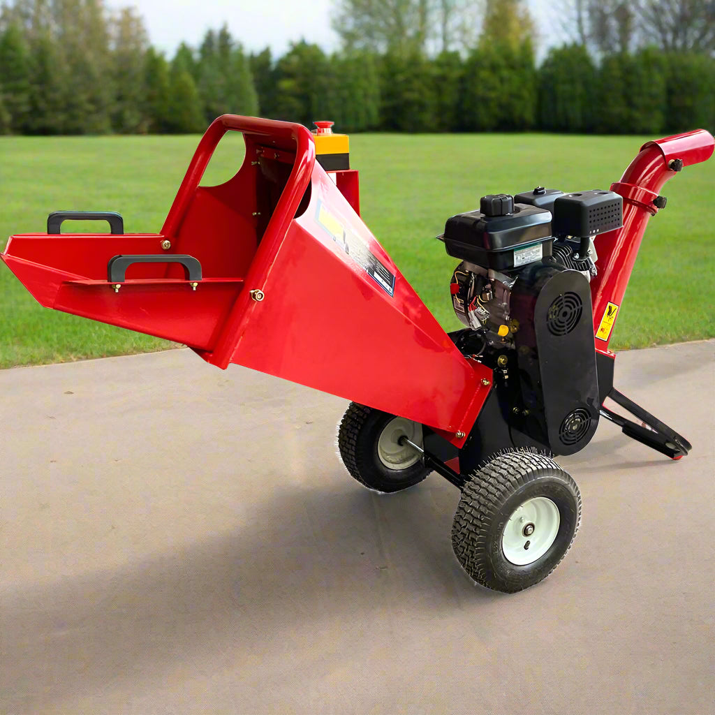 6.5 HP Wood Chipper with Briggs & Stratton engine – side view
Red GS100 wood chipper – front chute and wheels
Compact gasoline-powered wood chipper in garage setup
Rear view of GS100 chipper with large discharge chute