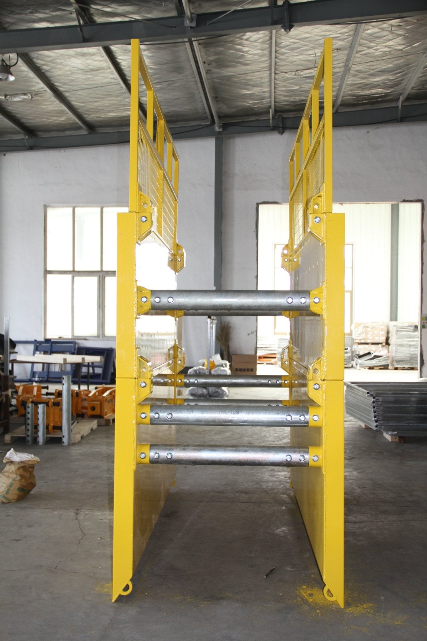 Heavy-duty yellow steel trench shield (front view)

Telescoping trench box in industrial job site

Construction-grade excavation shield with reinforced frame