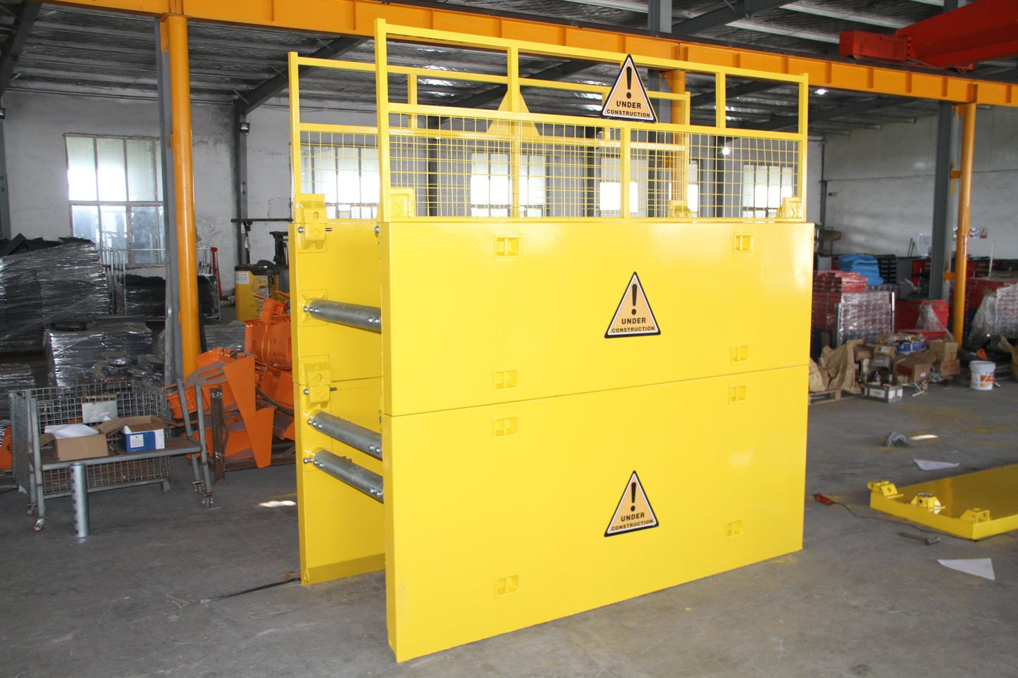 Heavy-duty yellow steel trench shield (front view)

Telescoping trench box in industrial job site

Construction-grade excavation shield with reinforced frame