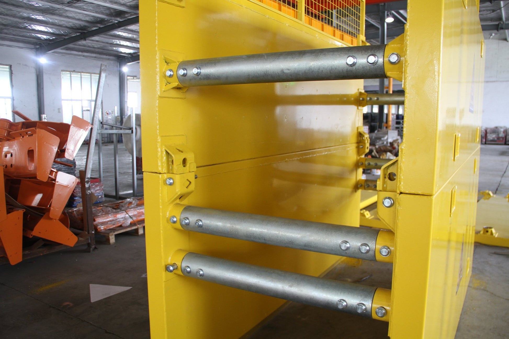 Heavy-duty yellow steel trench shield (front view)

Telescoping trench box in industrial job site

Construction-grade excavation shield with reinforced frame