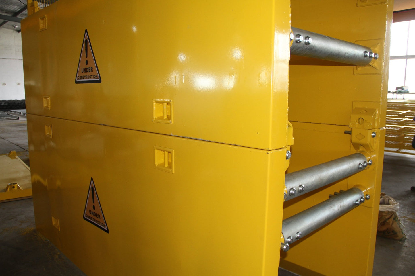 Heavy-duty yellow steel trench shield (front view)

Telescoping trench box in industrial job site

Construction-grade excavation shield with reinforced frame