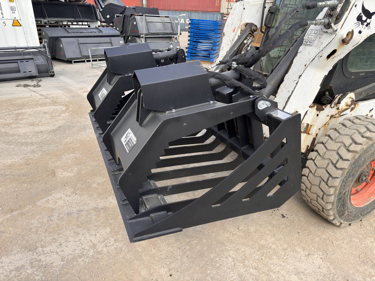 72" hydraulic grapple bucket on skid steer

Skid steer rock grapple front view

Close-up of grapple teeth and hoses

Dual-cylinder grapple open position

Grapple attachment lifting heavy debris