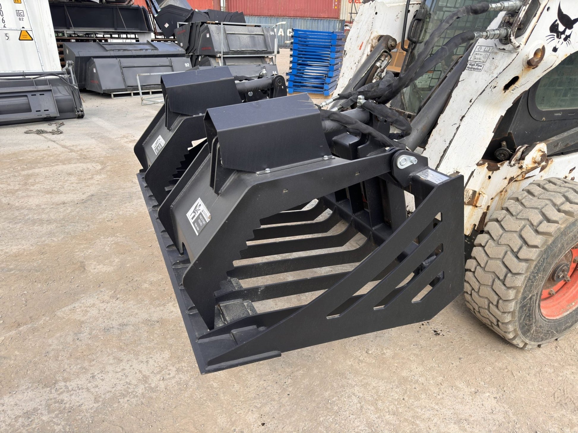 72" hydraulic grapple bucket on skid steer

Skid steer rock grapple front view

Close-up of grapple teeth and hoses

Dual-cylinder grapple open position

Grapple attachment lifting heavy debris