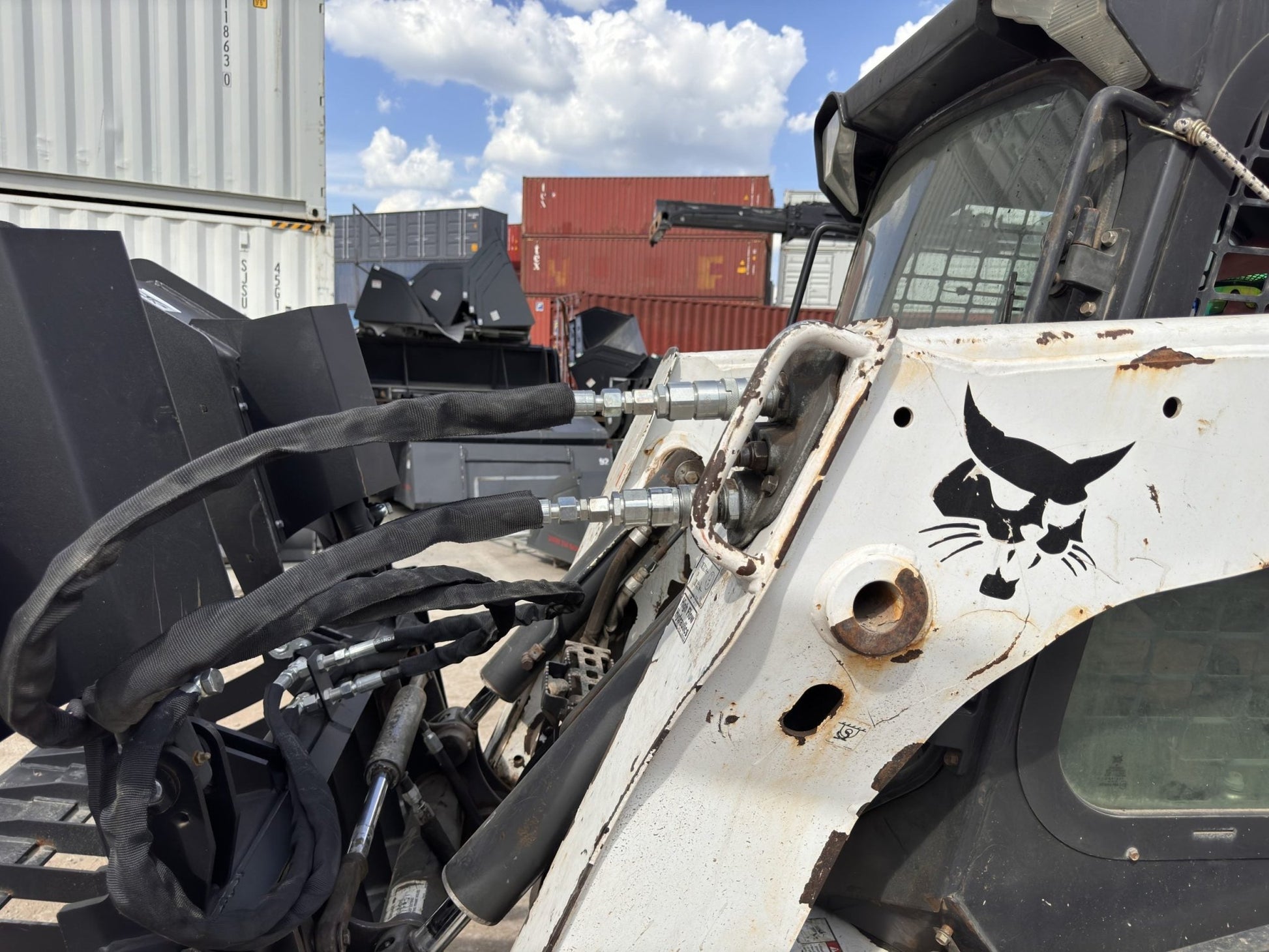 72" hydraulic grapple bucket on skid steer

Skid steer rock grapple front view

Close-up of grapple teeth and hoses

Dual-cylinder grapple open position

Grapple attachment lifting heavy debris