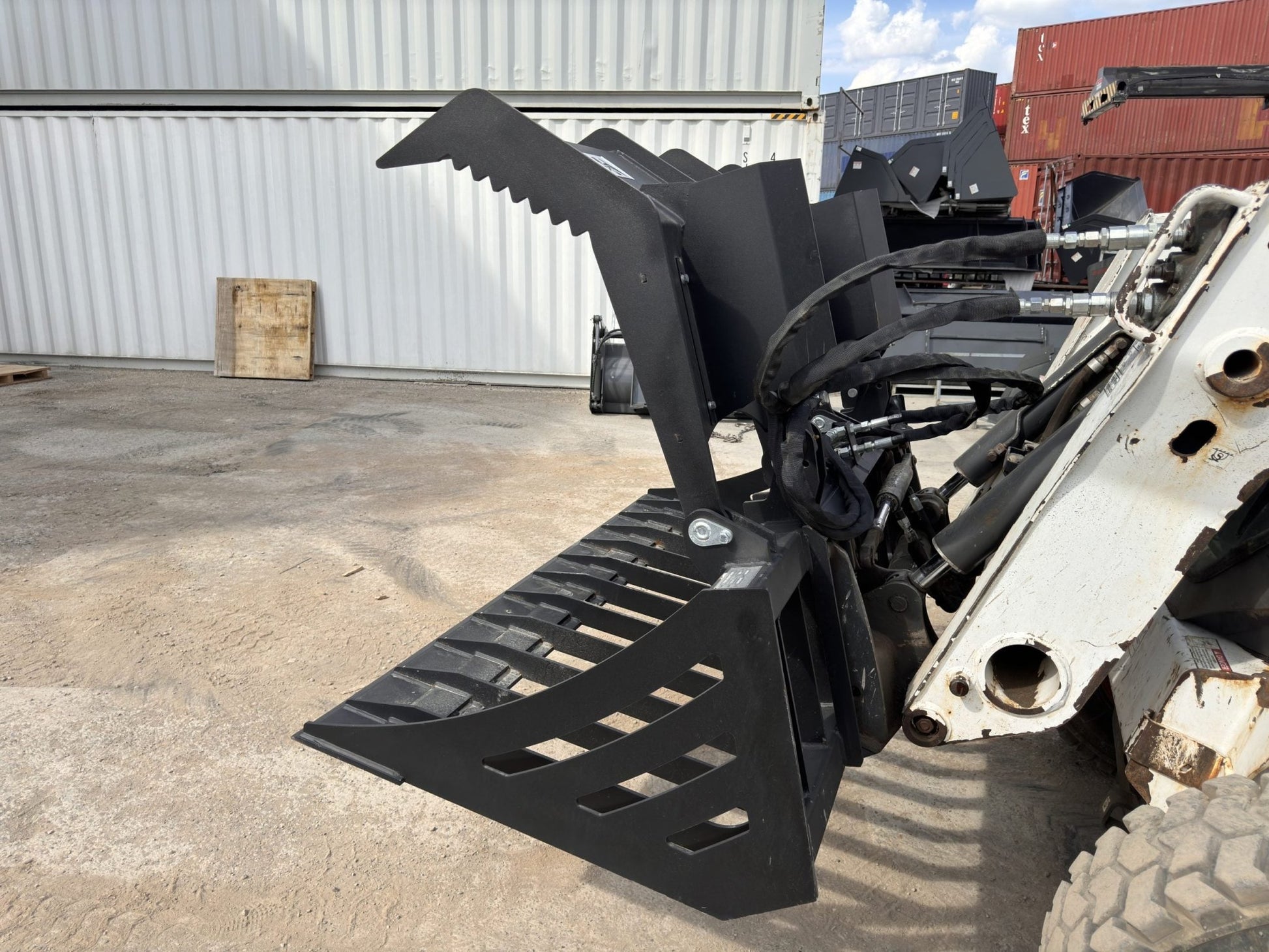 72" hydraulic grapple bucket on skid steer

Skid steer rock grapple front view

Close-up of grapple teeth and hoses

Dual-cylinder grapple open position

Grapple attachment lifting heavy debris