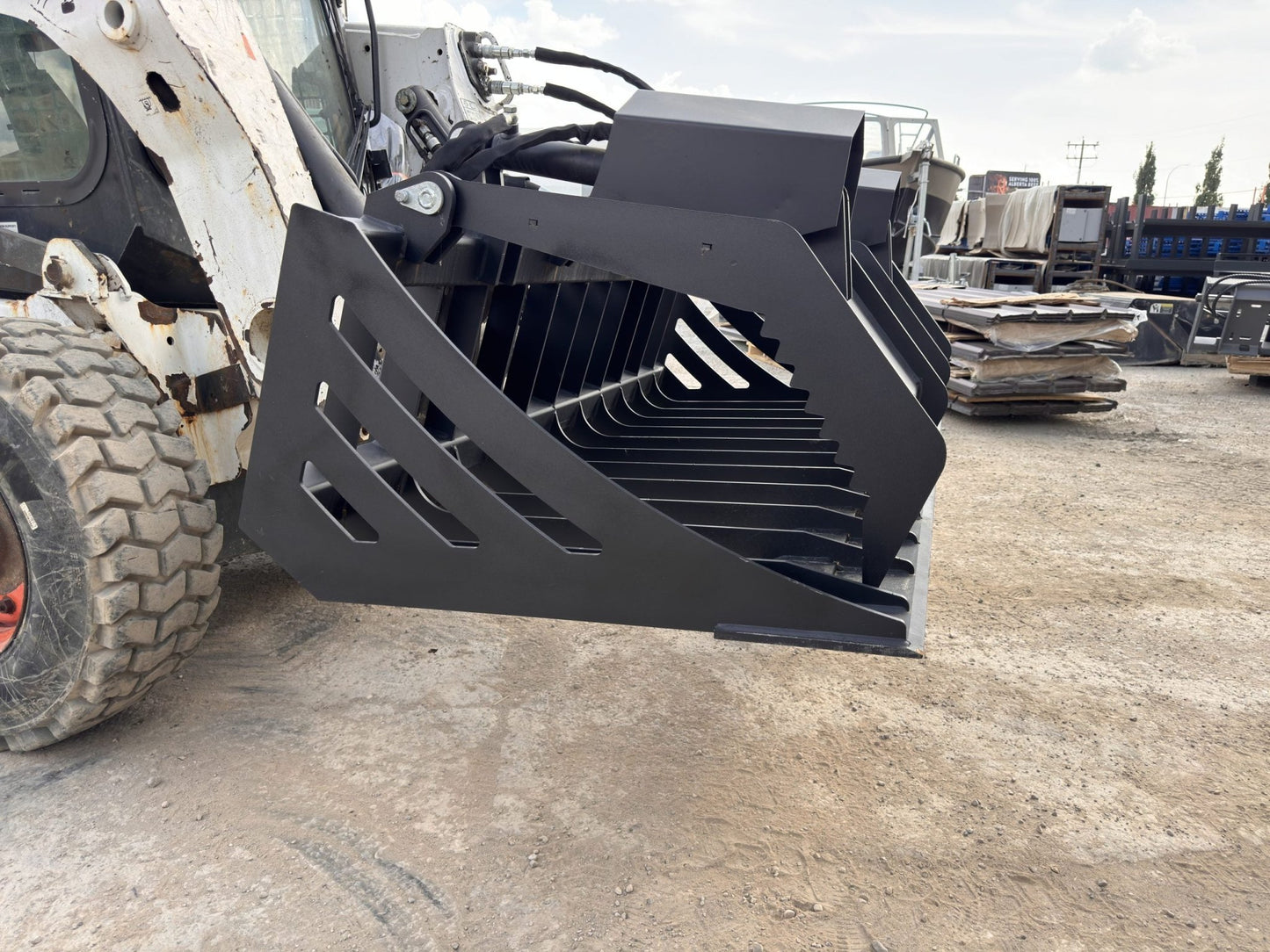 72" hydraulic grapple bucket on skid steer

Skid steer rock grapple front view

Close-up of grapple teeth and hoses

Dual-cylinder grapple open position

Grapple attachment lifting heavy debris