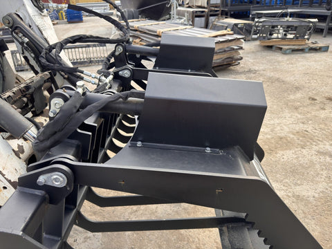 72" hydraulic grapple bucket on skid steer

Skid steer rock grapple front view

Close-up of grapple teeth and hoses

Dual-cylinder grapple open position

Grapple attachment lifting heavy debris