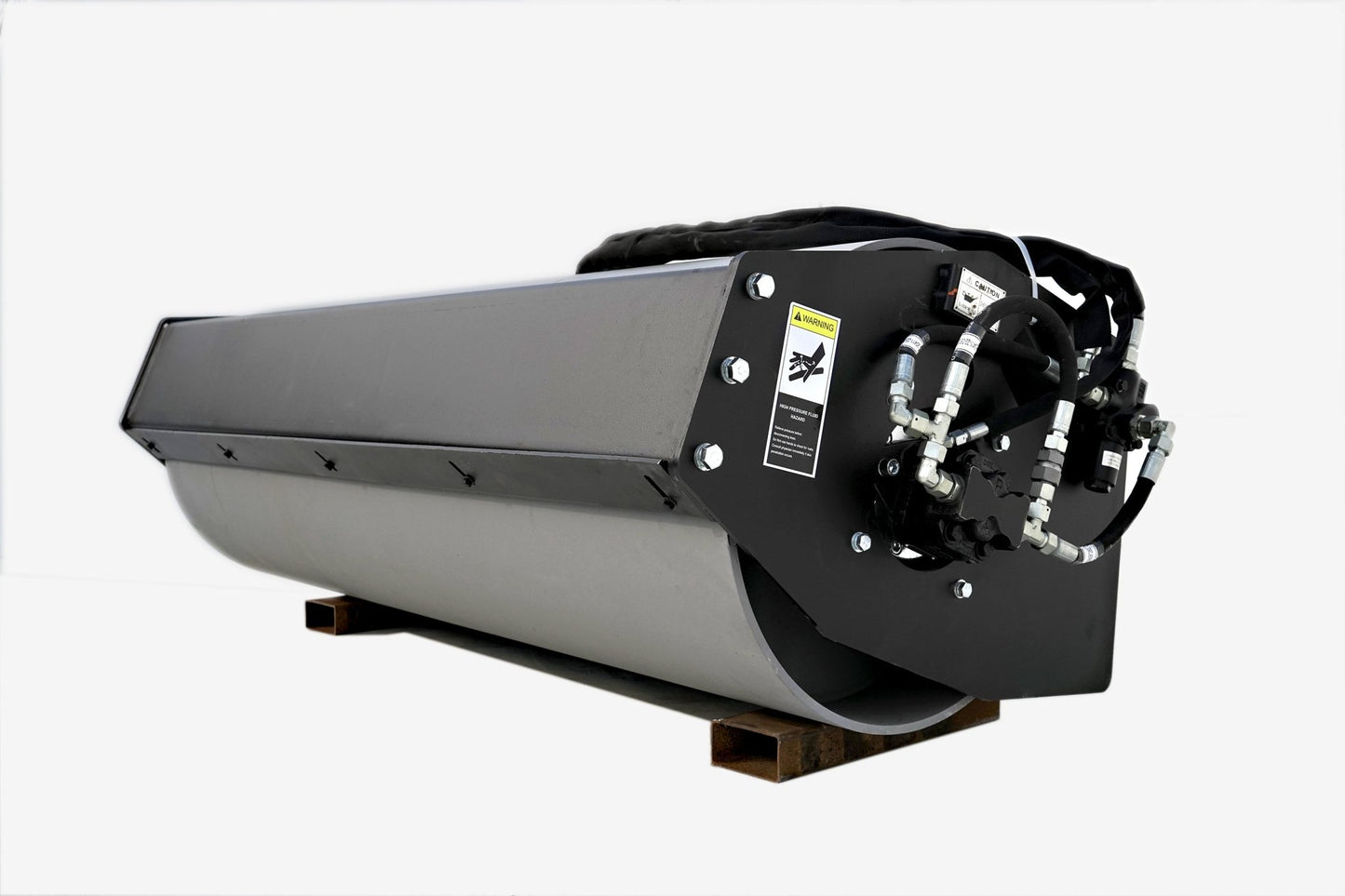 72" Skid Steer Vibratory Roller Front View

Hydraulic Vibratory Compactor Side Profile

Asphalt Compactor Roller Attachment Close-Up

Skid Steer Attachment – Heavy-Duty Compactor

SS7212 Roller – Angled Product Display