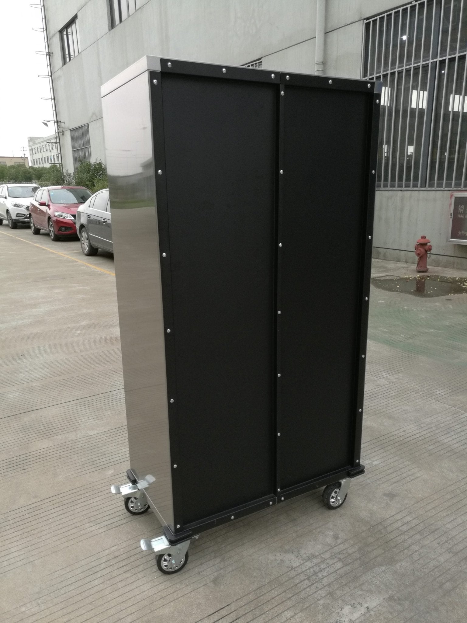 72 inch stainless steel rolling tool cabinet with dual locks

Industrial lockable storage cabinet on wheels

Powder-coated steel garage cabinet with smooth casters

Open view of tool cabinet with adjustable shelves

Heavy-duty mobile workshop cabinet with dual security locks