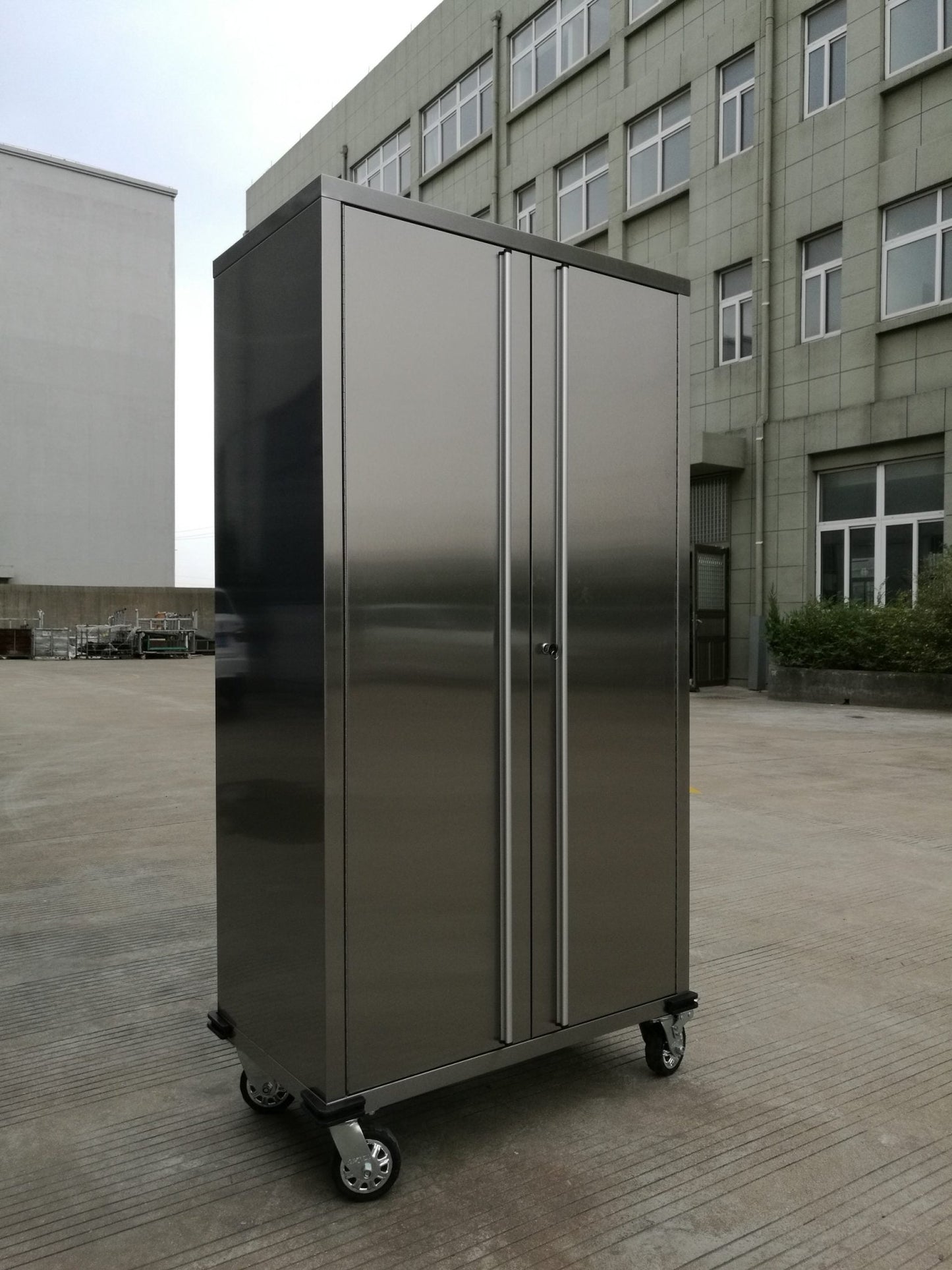 72 inch stainless steel rolling tool cabinet with dual locks

Industrial lockable storage cabinet on wheels

Powder-coated steel garage cabinet with smooth casters

Open view of tool cabinet with adjustable shelves

Heavy-duty mobile workshop cabinet with dual security locks
