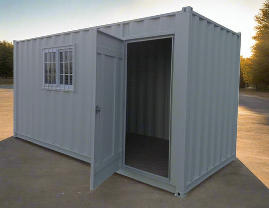 Gray 7FT steel office container with side door and windows
Interior view of 12FT jobsite office sea container
Office container unit with swing door and locking system
Plywood flooring inside portable office container
Security window with locking bar on steel sea container