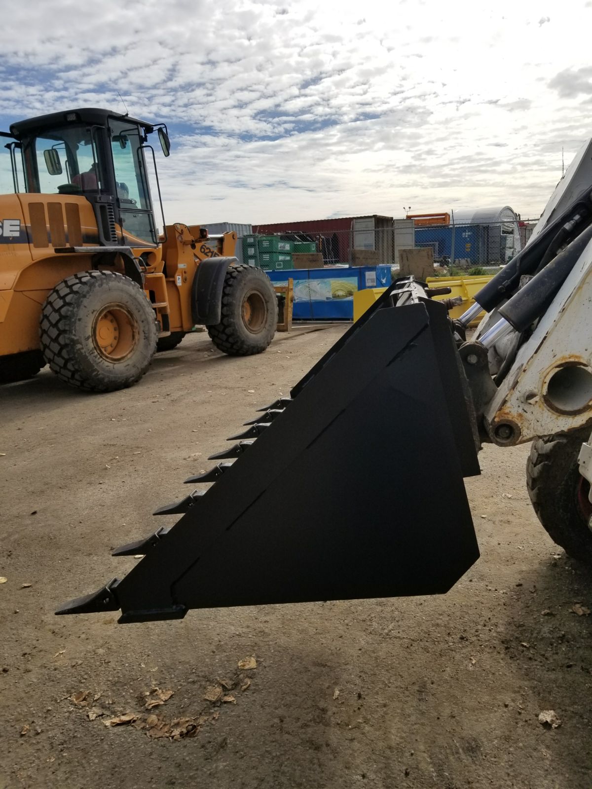 80" skid steer digging bucket with removable teeth

Heavy-duty bucket on job site with loader

Front view of 84-inch skid steer bucket

Skid steer digging into dirt with steel bucket

Wear strips and teeth close-up for material handling