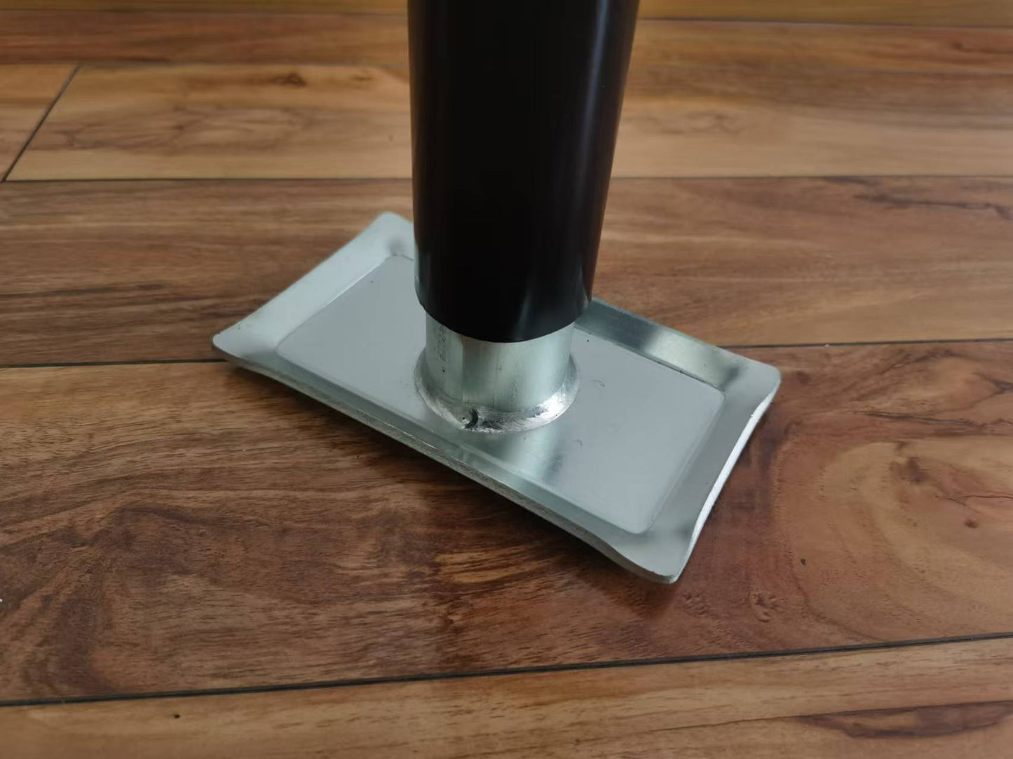 “A-frame topwind trailer jack with removable foot plate”

“Utility trailer jack with 15 inch lift and 5000 lb rating”

“Black heavy-duty topwind jack with foot for RV or cargo trailers”