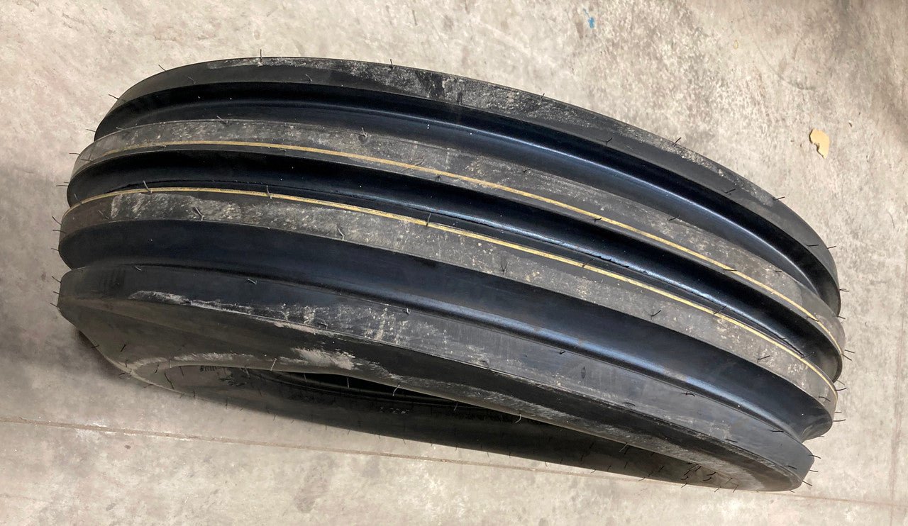 R-1 tractor tire for agricultural field use
Close-up tread of high-traction implement tire
TT tube-type implement tire in black finish
Heavy-duty R-1 TL tractor tire for rough terrain
Tractor with agriculture tires mounted in field