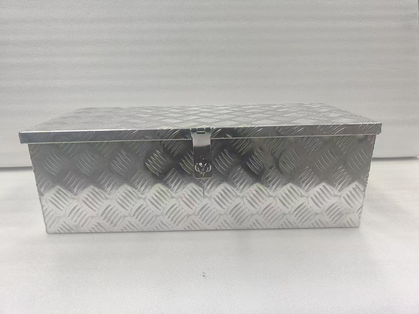 Heavy-Duty Aluminum Lockable Tool Box Open View

Lightweight Aluminum Storage Chest for Tools

Truck Bed Lockable Aluminum Tool Storage Box