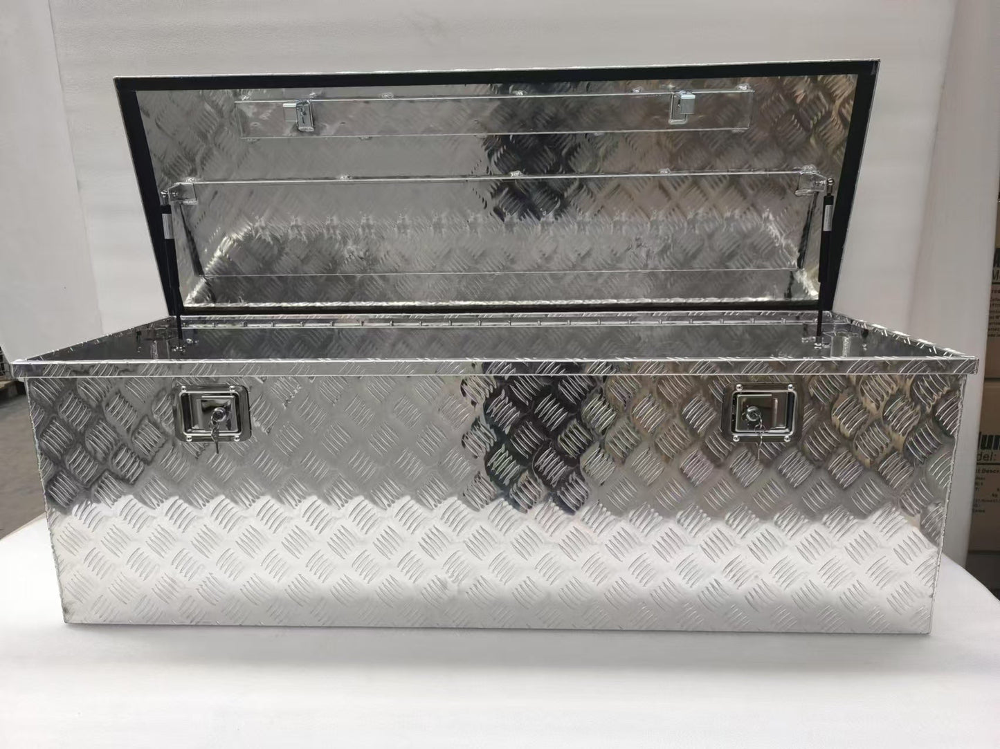 Heavy-Duty Aluminum Lockable Tool Box Open View

Lightweight Aluminum Storage Chest for Tools

Truck Bed Lockable Aluminum Tool Storage Box