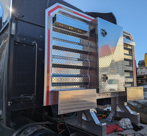 Aluminum truck headache rack installed on flatbed

Rear view of truck cab protector with tool trays

Chain hangers and aluminum rack detail view

Side angle of tool tray and shelf setup

Close-up of mini-vault storage box on aluminum rack