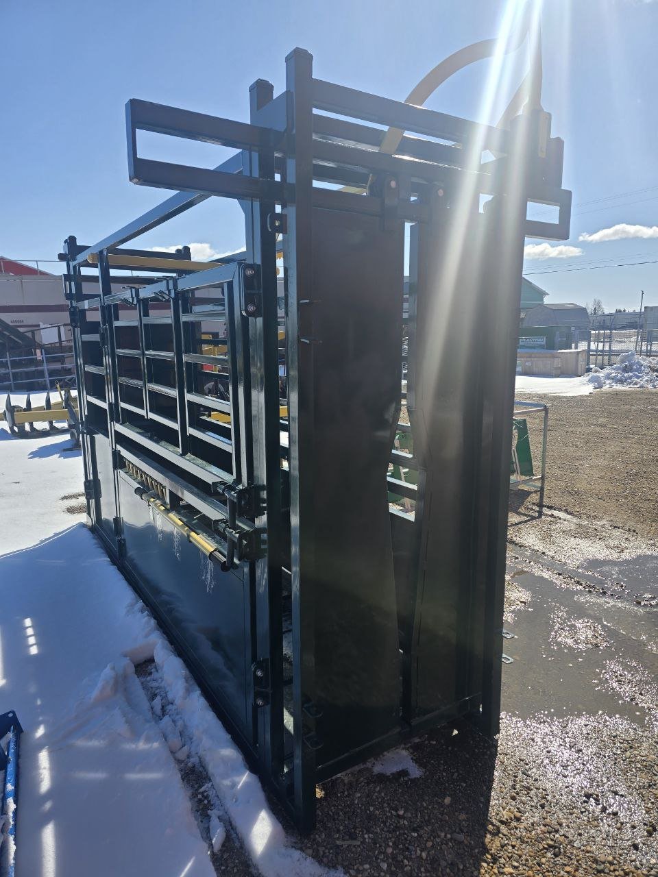 Livestock Cattle Squeeze Chute – Heavy-Duty Manual Headgate Model